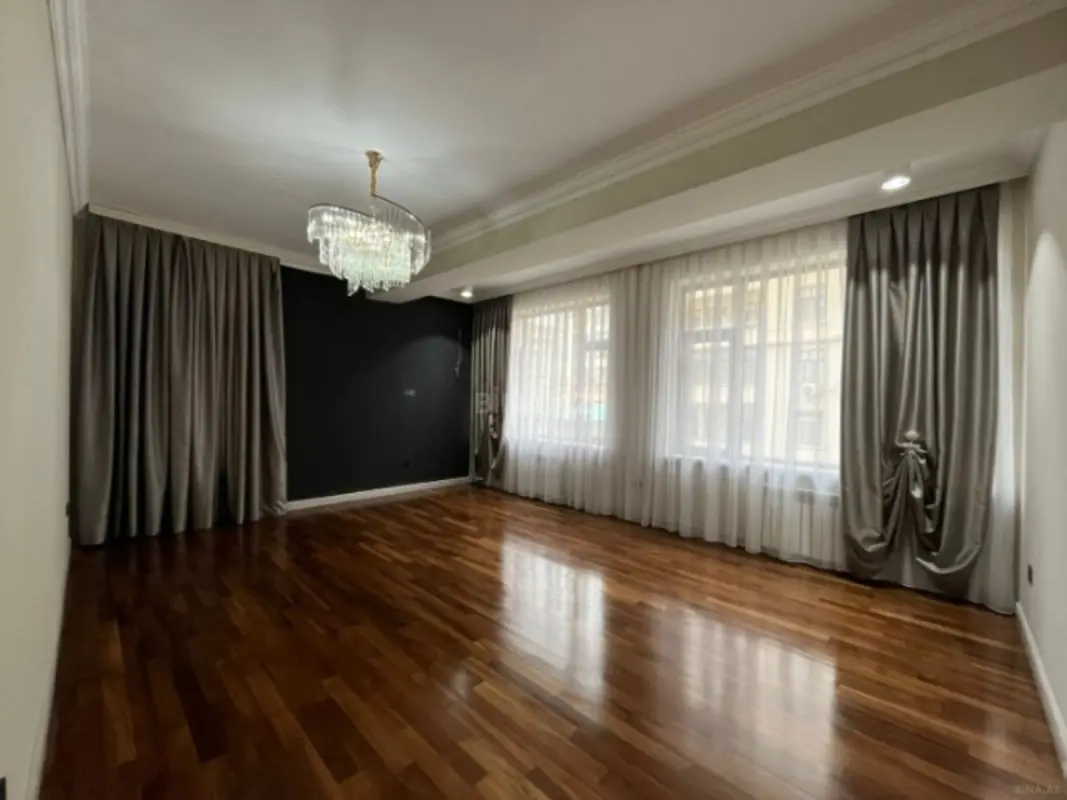 Satılır 3 otaqlı mənzil 135 m²