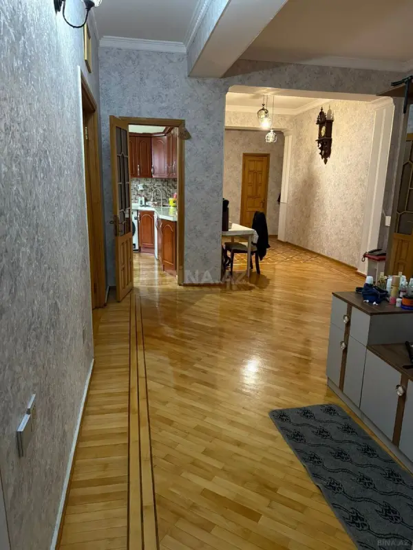 Kirayə verilir 3 otaqlı mənzil 141 m²