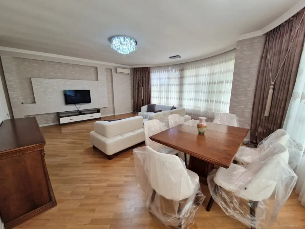 Kirayə verilir 4 otaqlı mənzil 175 m²