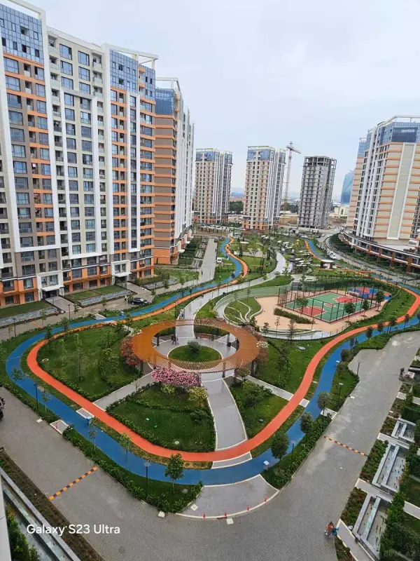 Satılır 4 otaqlı mənzil 130 m²