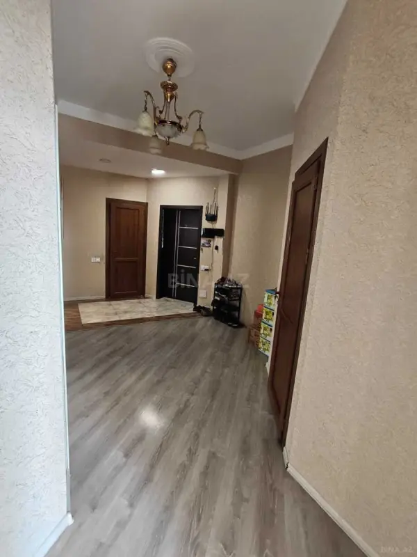 Satılır 3 otaqlı mənzil 137 m²