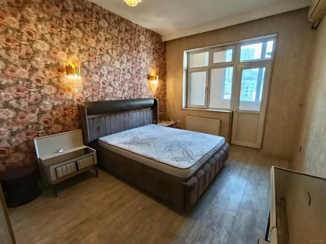 Satılır 3 otaqlı mənzil 129 m²