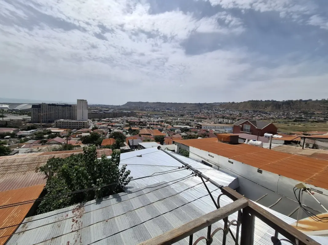 Satılır 7 otaqlı mənzil 300 m²