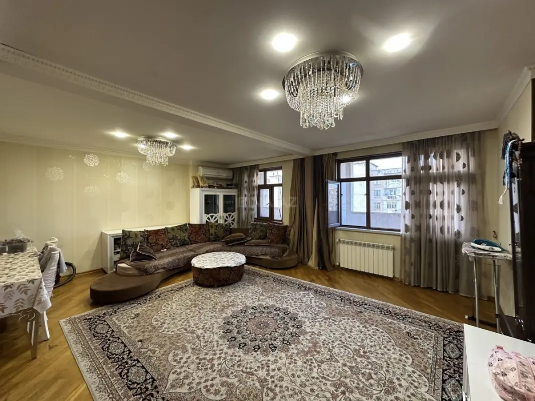 Satılır 5 otaqlı mənzil 120 m²