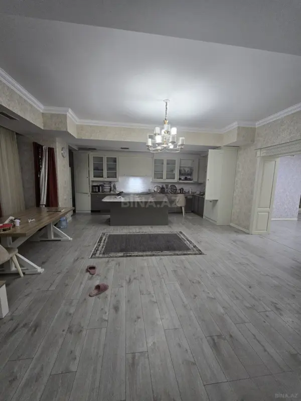 Kirayə verilir 4 otaqlı mənzil 220 m²