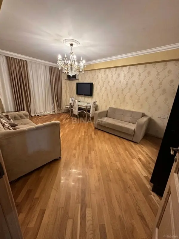 Kirayə verilir 2 otaqlı mənzil 90 m²