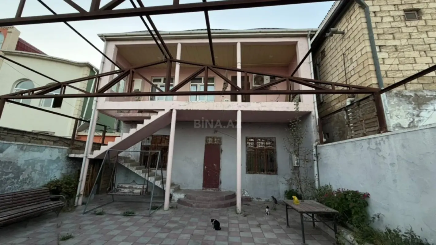 Satılır 5 otaqlı həyət evi 250 m²