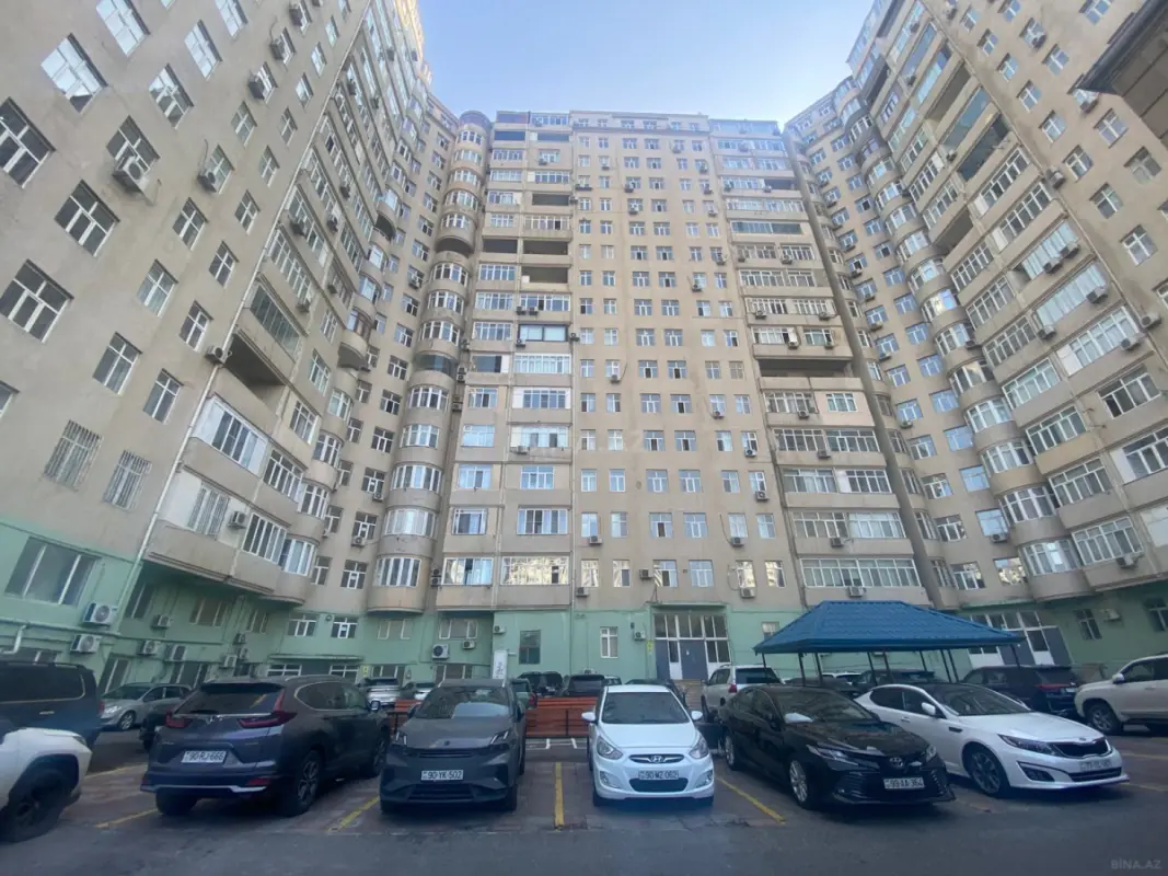 Satılır 3 otaqlı mənzil 125 m²