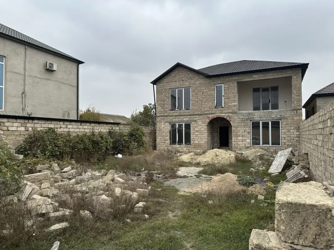 Satılır 6 otaqlı həyət evi 280 m²