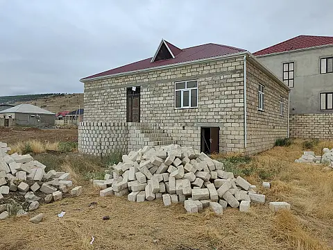 Satılır 3 otaqlı həyət evi 150 m² — Siyəzən 3 otaq 150.00 m²