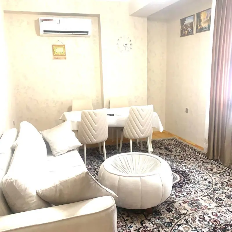 Kirayə verilir 2 otaqlı mənzil 80 m²