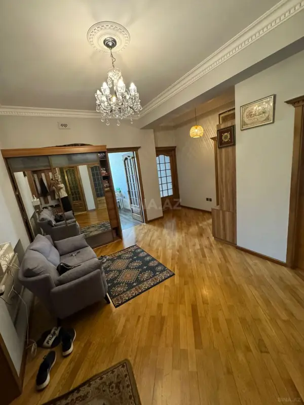 Satılır 3 otaqlı mənzil 160 m²