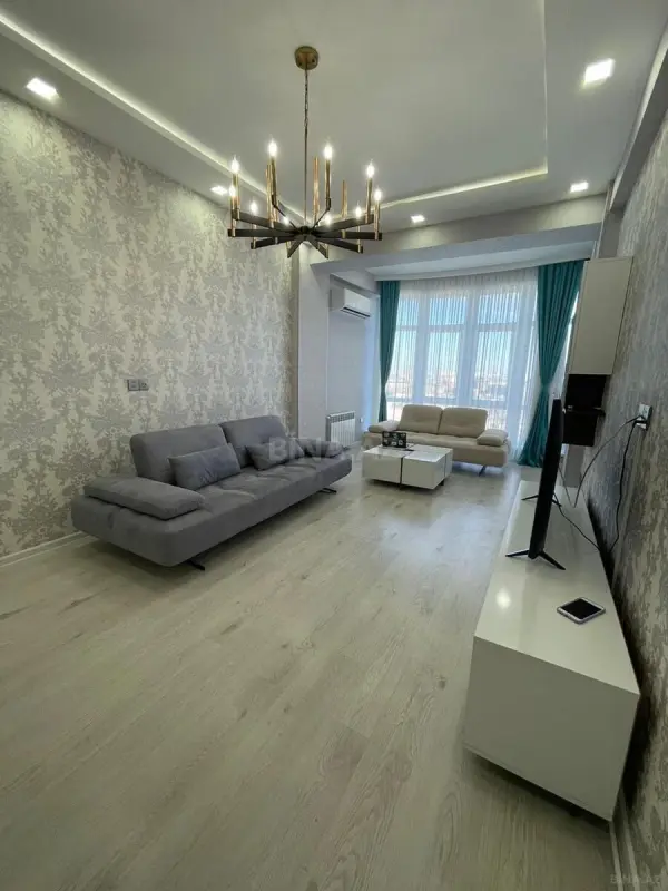 Kirayə verilir 2 otaqlı mənzil 100 m²