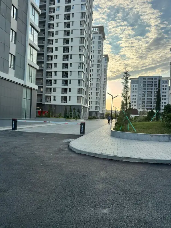 Satılır 4 otaqlı mənzil 98 m²