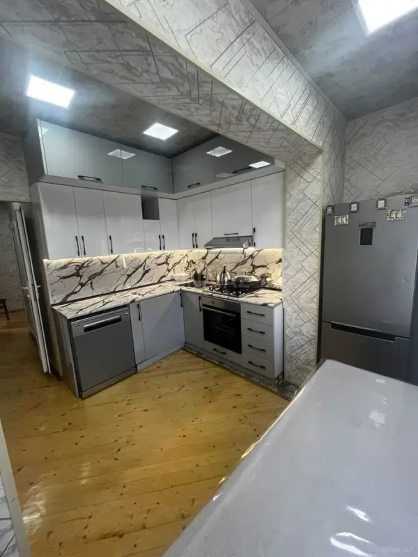Satılır 4 otaqlı mənzil 110 m²