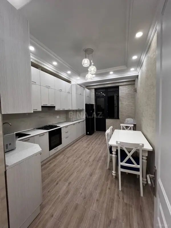 Kirayə verilir 3 otaqlı mənzil 130 m²