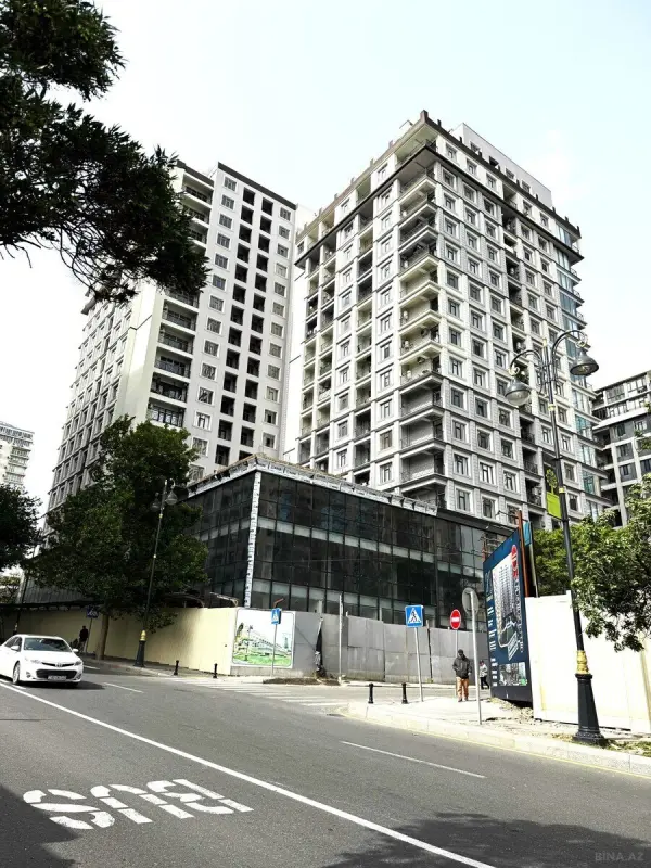 Satılır 4 otaqlı mənzil 145 m²