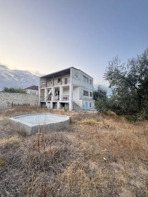 Satılır 4 otaqlı həyət evi 165 m²