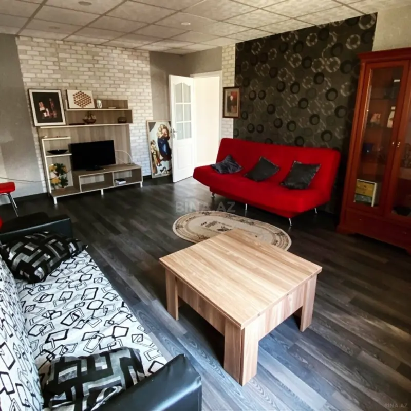 Satılır 10 otaqlı həyət evi 450 m²