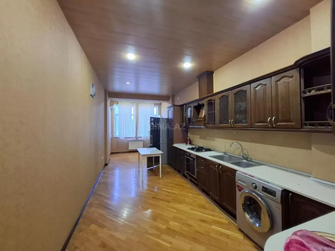Kirayə verilir 3 otaqlı mənzil 140 m²