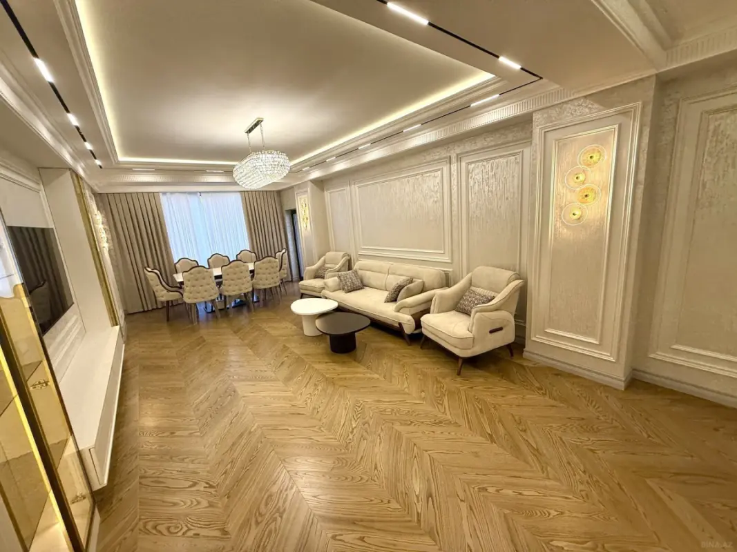 Satılır 4 otaqlı mənzil 235 m²