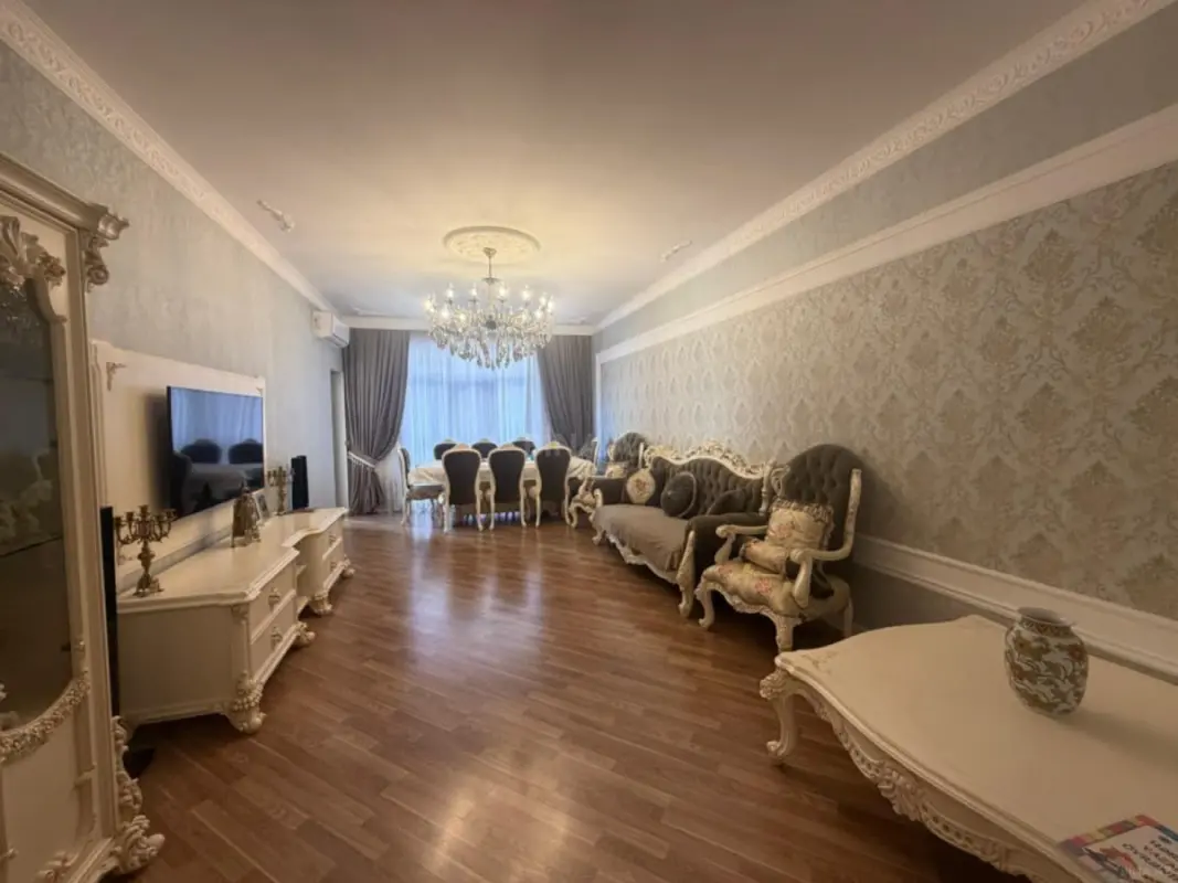 Satılır 3 otaqlı mənzil 160 m²