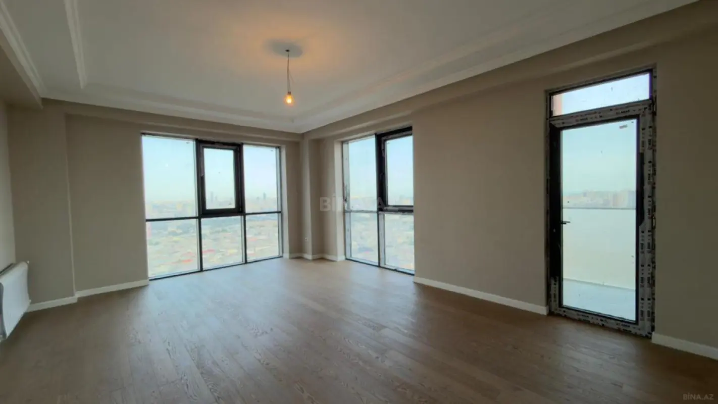 Satılır 4 otaqlı mənzil 121 m²