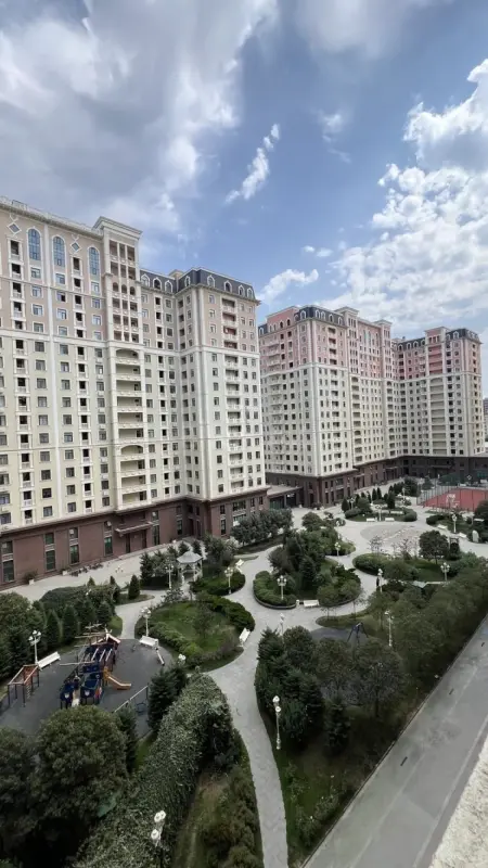 Satılır 4 otaqlı mənzil 205 m²