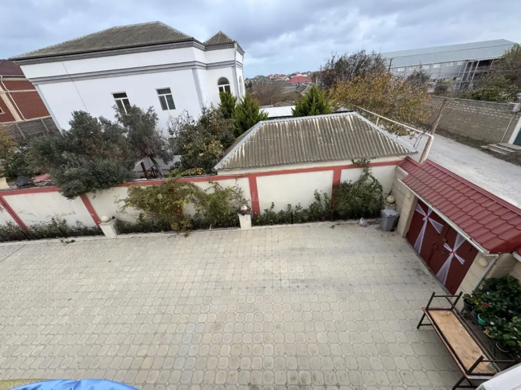 Satılır 6 otaqlı həyət evi 282 m²