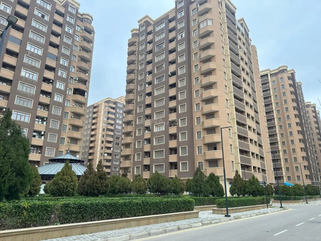 Satılır 2 otaqlı mənzil 108 m²