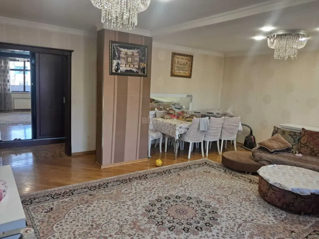 Satılır 5 otaqlı mənzil 120 m²