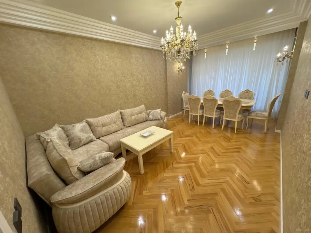 Kirayə verilir 3 otaqlı mənzil 135 m²