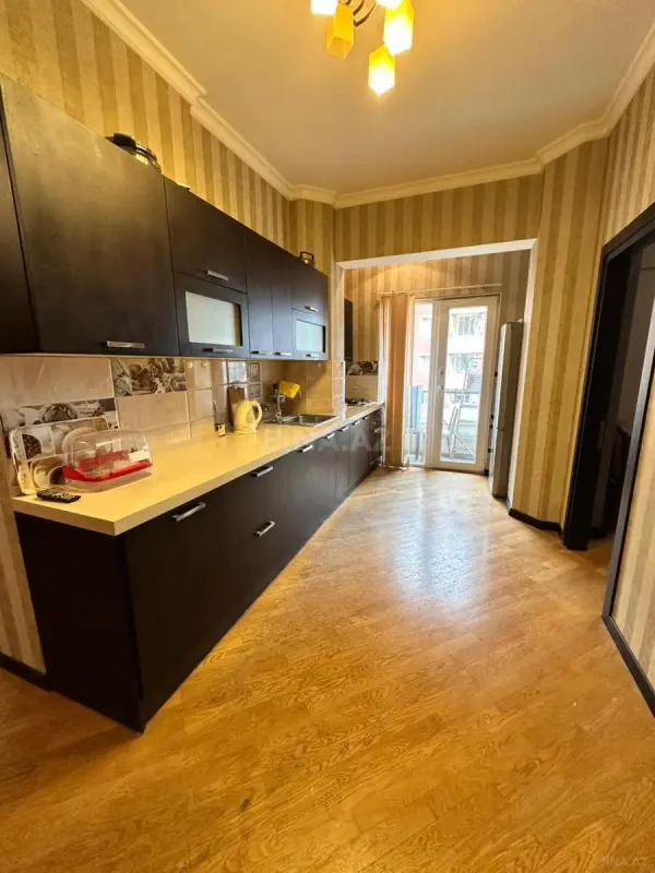 Satılır 3 otaqlı mənzil 101 m²