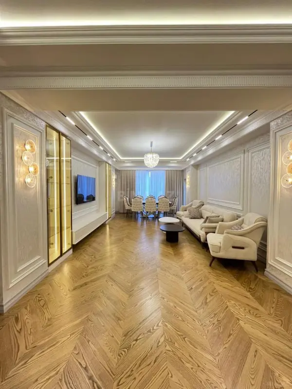 Satılır 4 otaqlı mənzil 233 m²