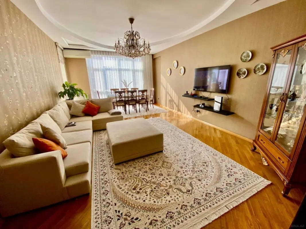 Satılır 4 otaqlı mənzil 163 m²