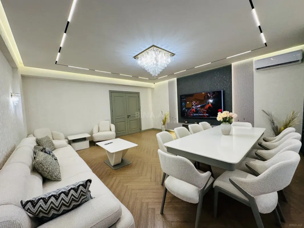 Satılır 4 otaqlı mənzil 178 m²