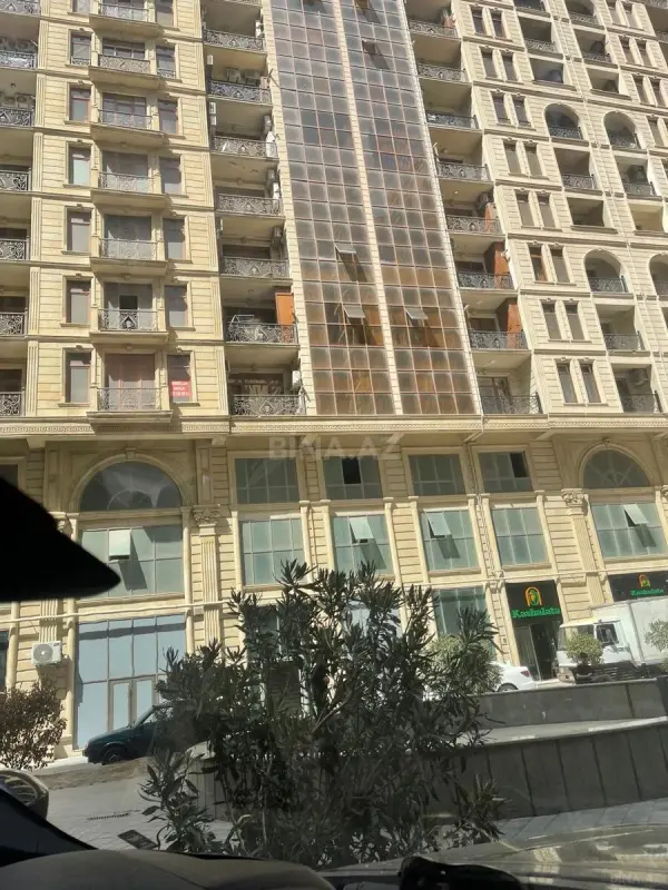 Satılır 3 otaqlı mənzil 202 m²