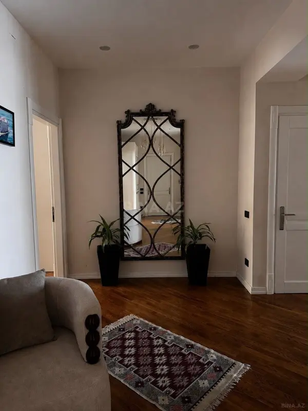 Kirayə verilir 3 otaqlı mənzil 141 m²