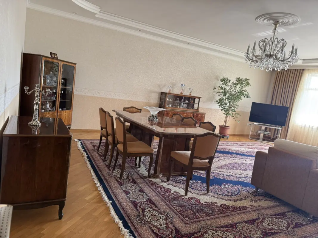 Kirayə verilir 4 otaqlı mənzil 201 m²