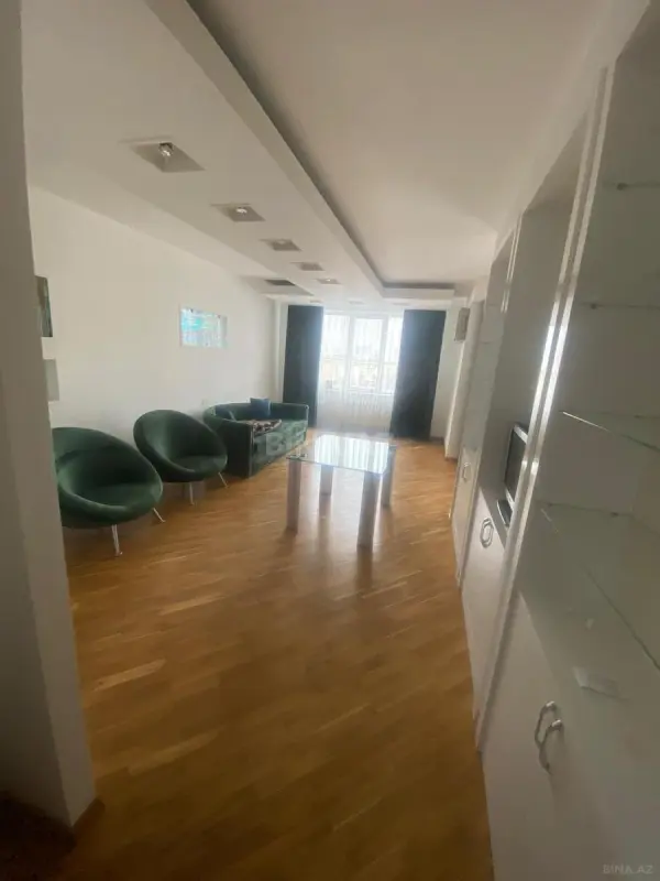 Kirayə verilir 4 otaqlı mənzil 190 m²