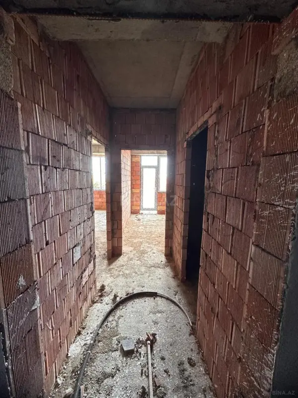 Satılır 4 otaqlı mənzil 214 m²