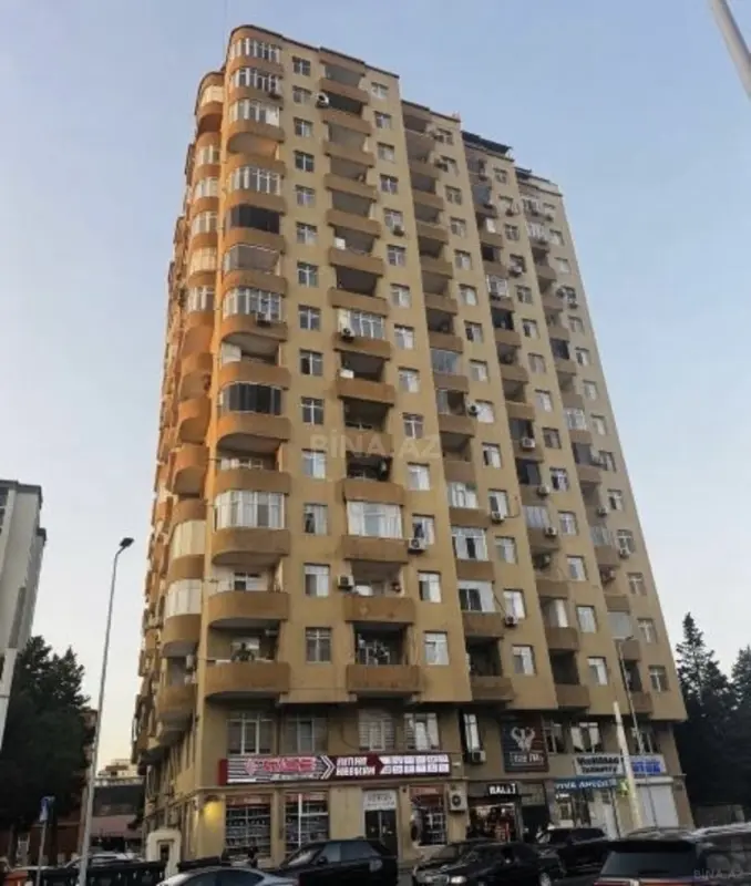 Satılır 4 otaqlı mənzil 180 m²
