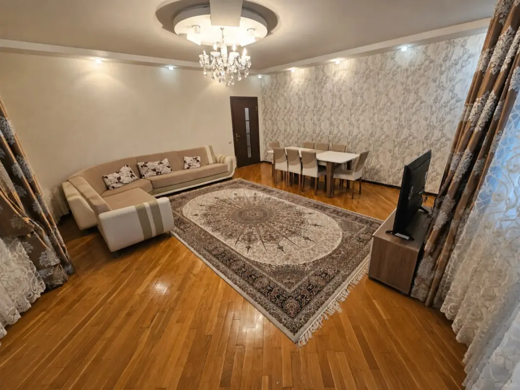 Satılır 2 otaqlı mənzil 105 m²