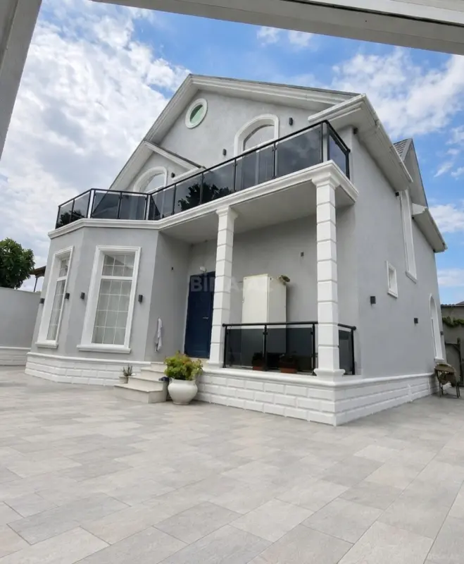 Satılır 4 otaqlı həyət evi 220 m²