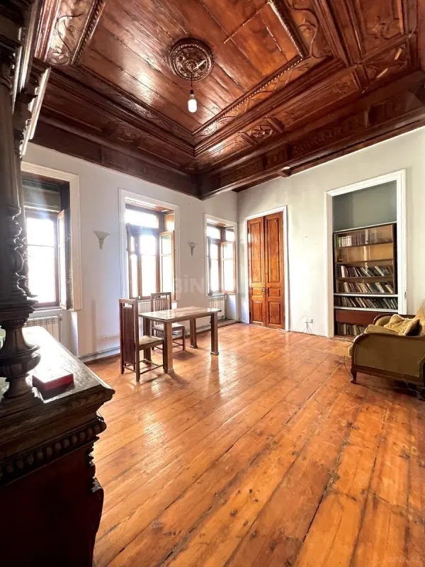 Kirayə verilir obyekt 180 m²