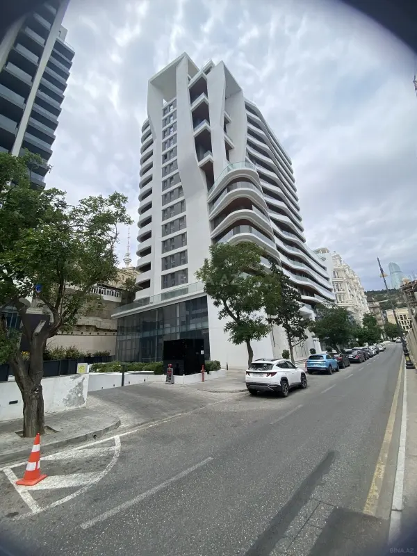 Satılır 3 otaqlı mənzil 170 m²