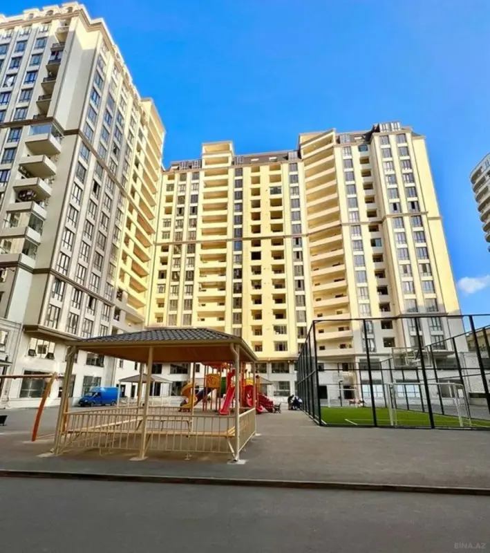 Satılır 4 otaqlı mənzil 235 m²