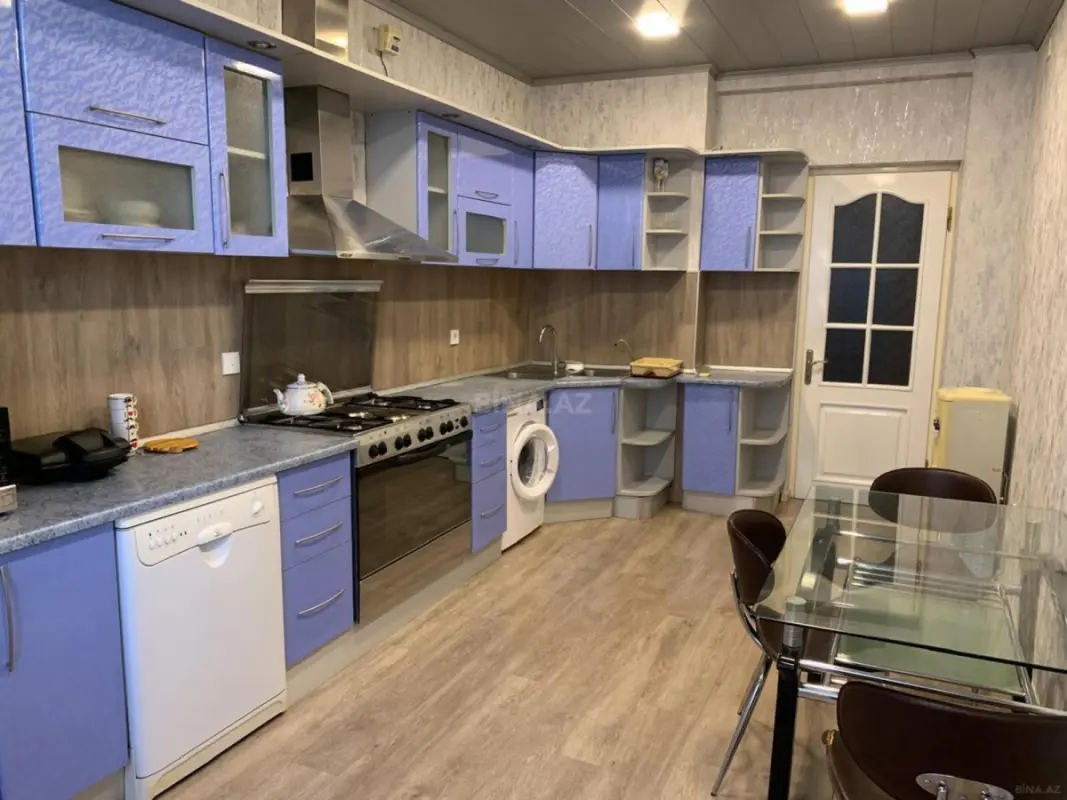 Kirayə verilir 3 otaqlı mənzil 150 m²
