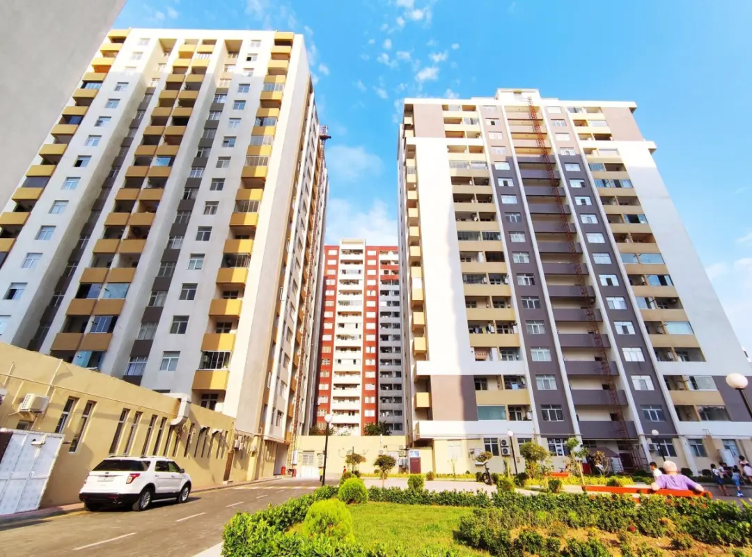 Satılır 4 otaqlı mənzil 132.7 m²