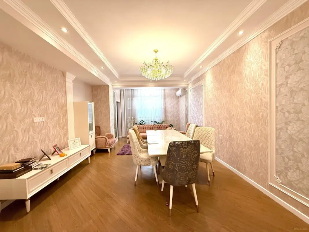 Satılır 3 otaqlı mənzil 210 m²